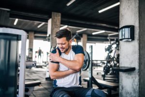 COMMON SPORTS INJURIES INVOLVING THE SHOULDER