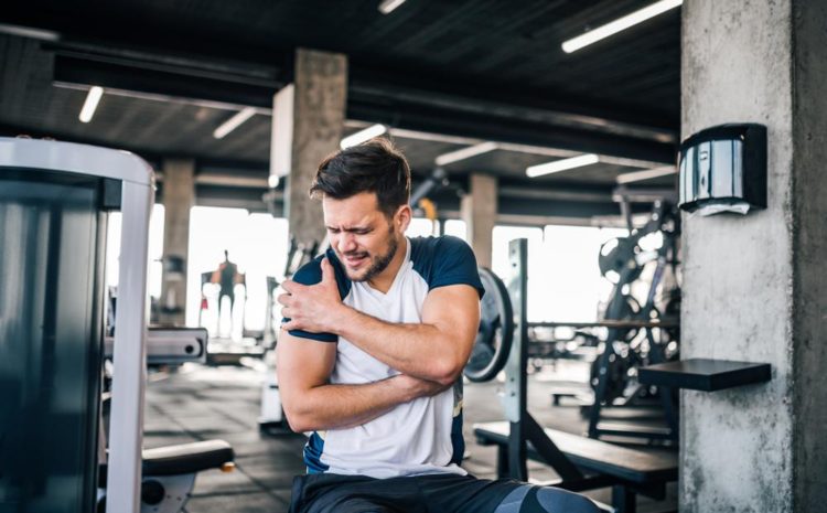  COMMON SPORTS INJURIES INVOLVING THE SHOULDER
